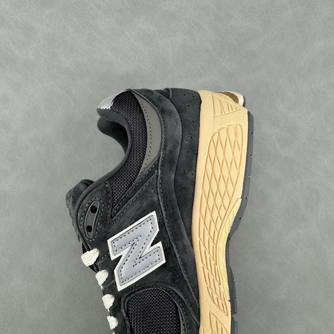 New Balance NB 2002R